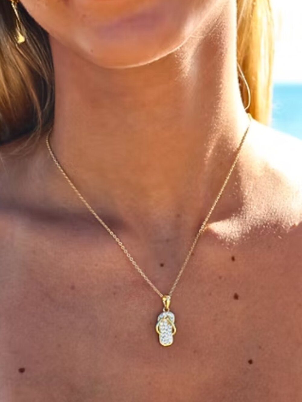 Minimalist Golden Rhinestone Flip-flop Necklace